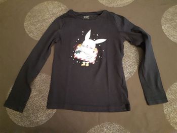 Tee-shirt bleu foncé lettre