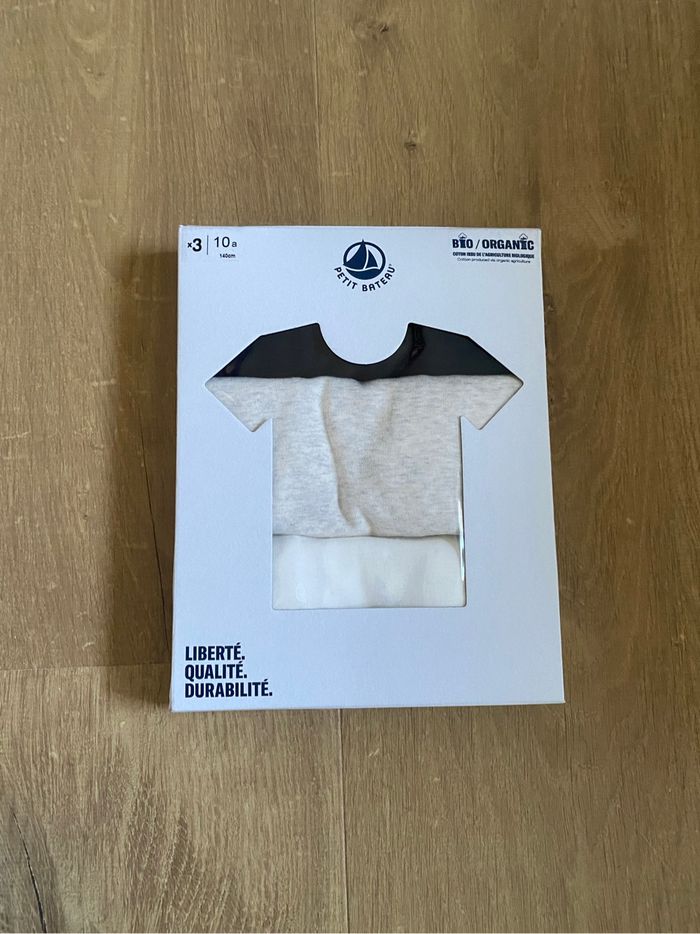 Lot de 3 t-shirt Petit Bateau 10 ans neuf