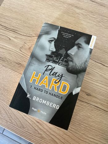 Livre de poche play hard t 1