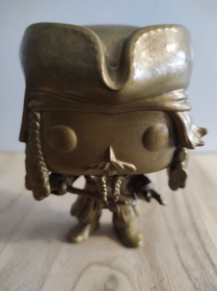 Figurine Funko pop Captain Jack Sparrow 273 version or SANS boîte ( Pirates des Caraïbes )l