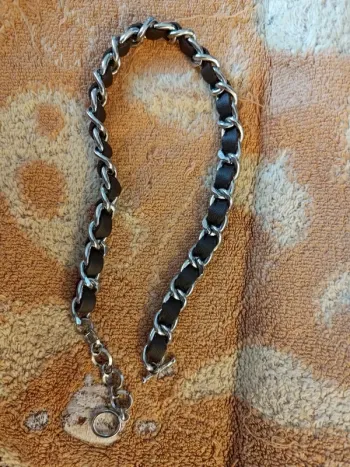 Bracelet avec cuir intégré