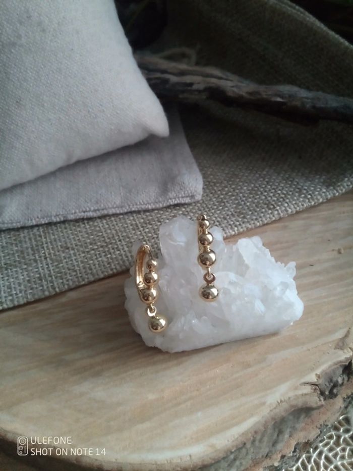 Petites créoles boules dorées