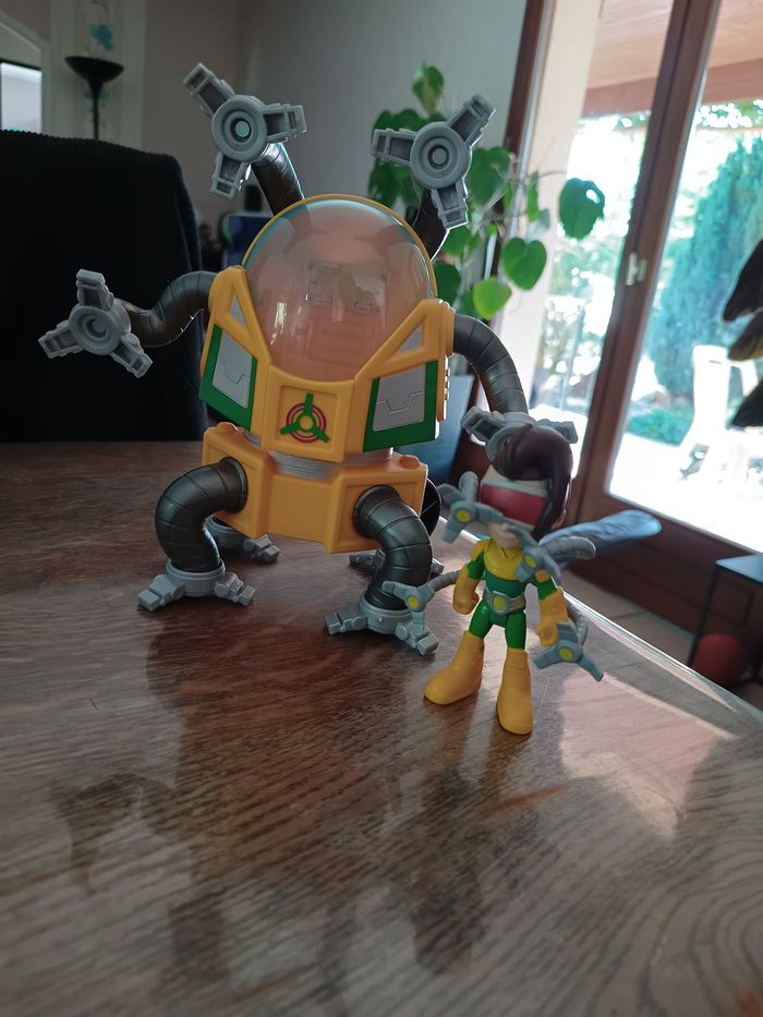 Robot pieuvre + Figurine articulée Octopus (Doc Ock) 10cm - Spidey et ses amis - photo numéro 1