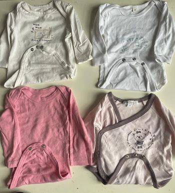 Lot de 4 bodies de 4 mois