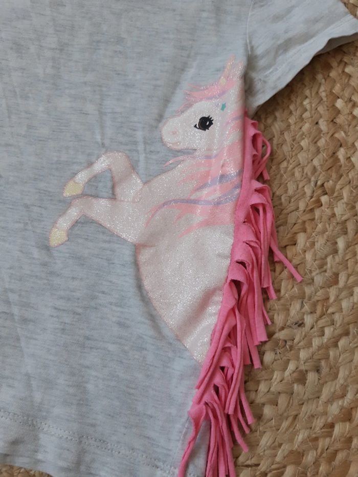 Tee shirt licorne H&M 110/116 cm - photo numéro 2