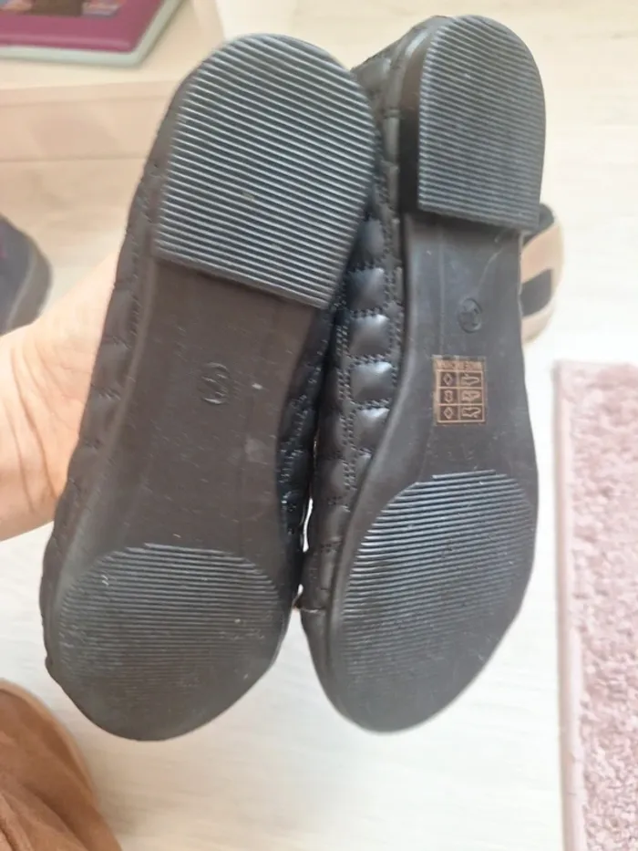 Lot de deux paires de chaussures noires pointure 34 - photo numéro 4