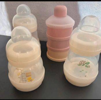 Lot de 3 biberons Mam et doseur 