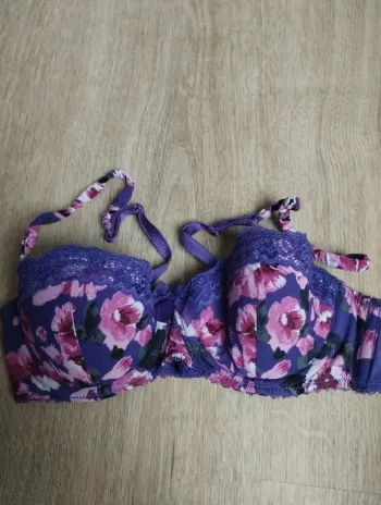 Soutien gorge violet à fleurs Etam 85B