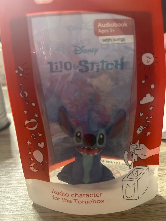 Tonie Stitch en anglais