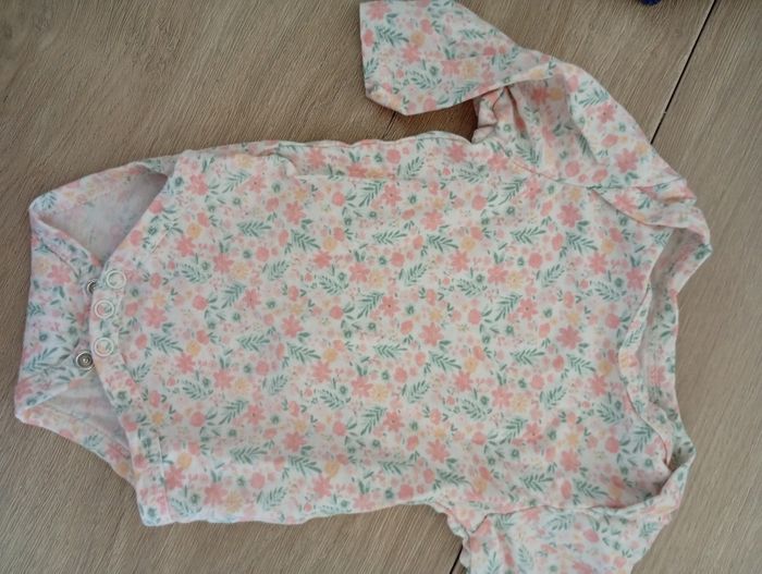 Lot vêtements fille 1 mois - photo numéro 6