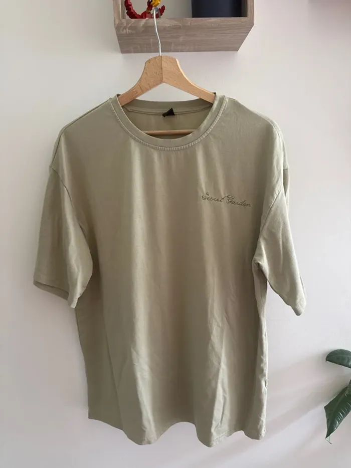 T-shirt vert brodée oversized