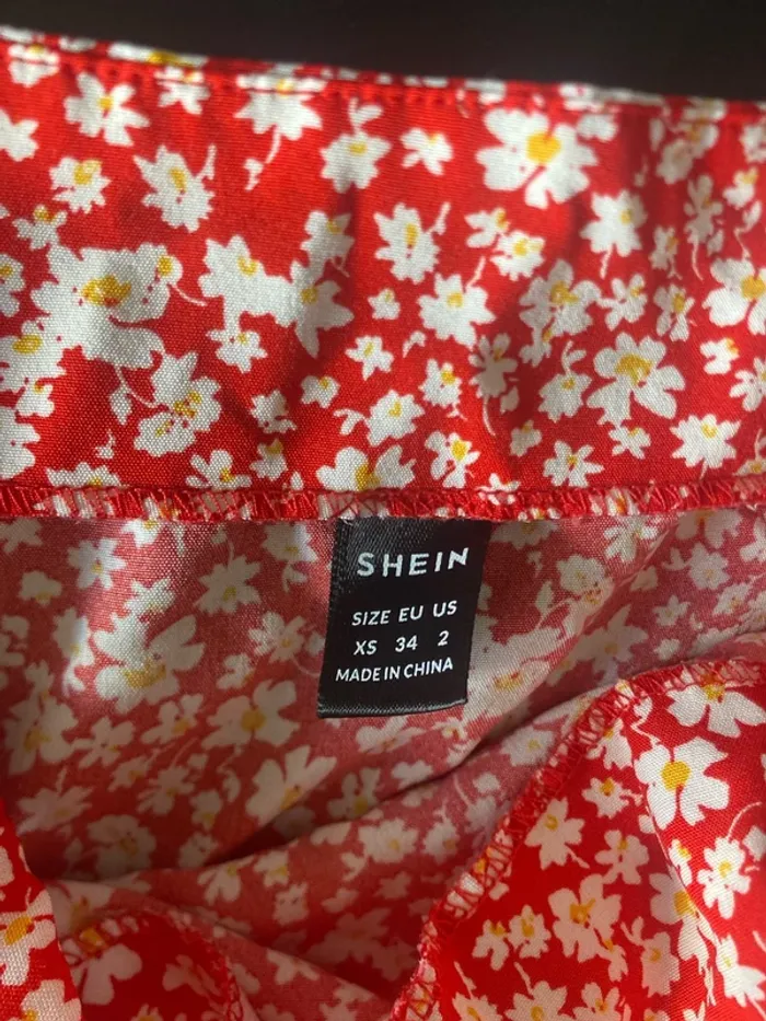 Jupe à fleur XS rouge - shein - photo numéro 3