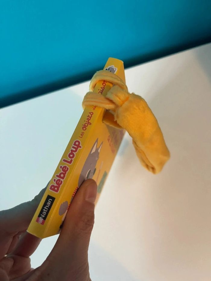 Livre imagier bébé loup les objets de la maison  avec une attache neuf - photo numéro 2