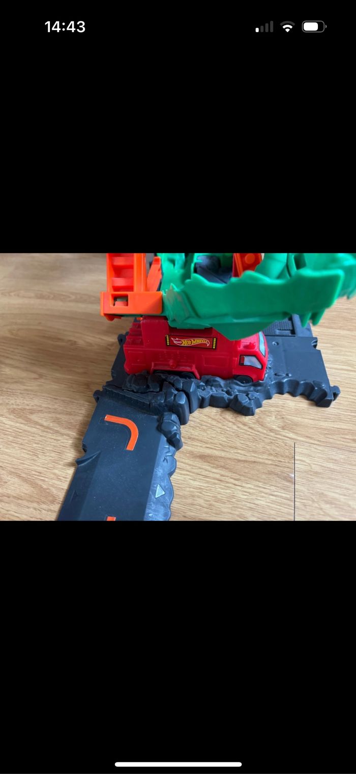 Hot wheels city attaque du dragon de feu - photo numéro 7