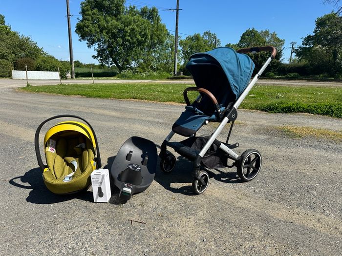 Poussette Cybex Balio S + cosy cloud z+ avec base isofix non pivotante