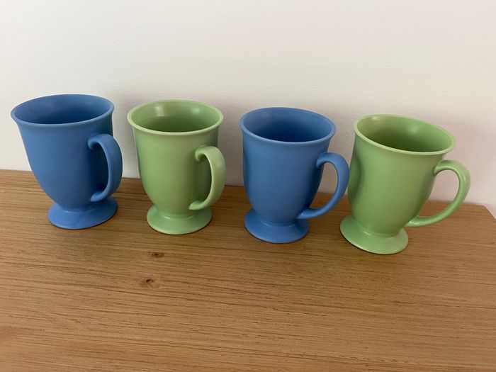 4 tasses / mugs