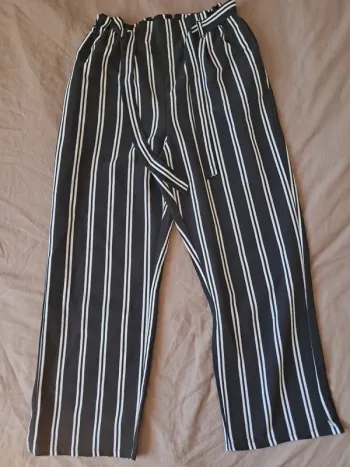 Pantalon rayé a jambes larges