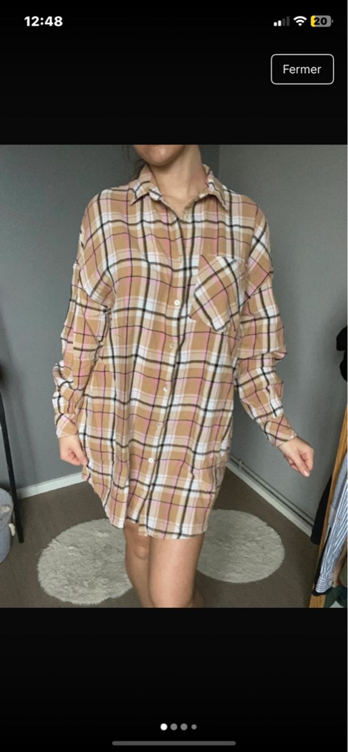 Robe chemise beige et rose stradivarius taille m