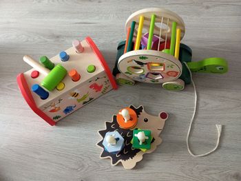 Lot de jouets d'éveil en bois