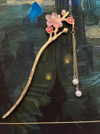 Bâton à Chignon Élégant – Fleur Rose & Dorée