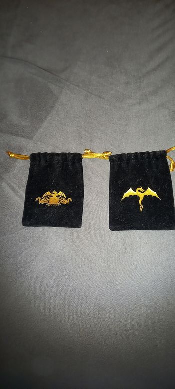 2 petit sacs en velours étui bijoux ou autre