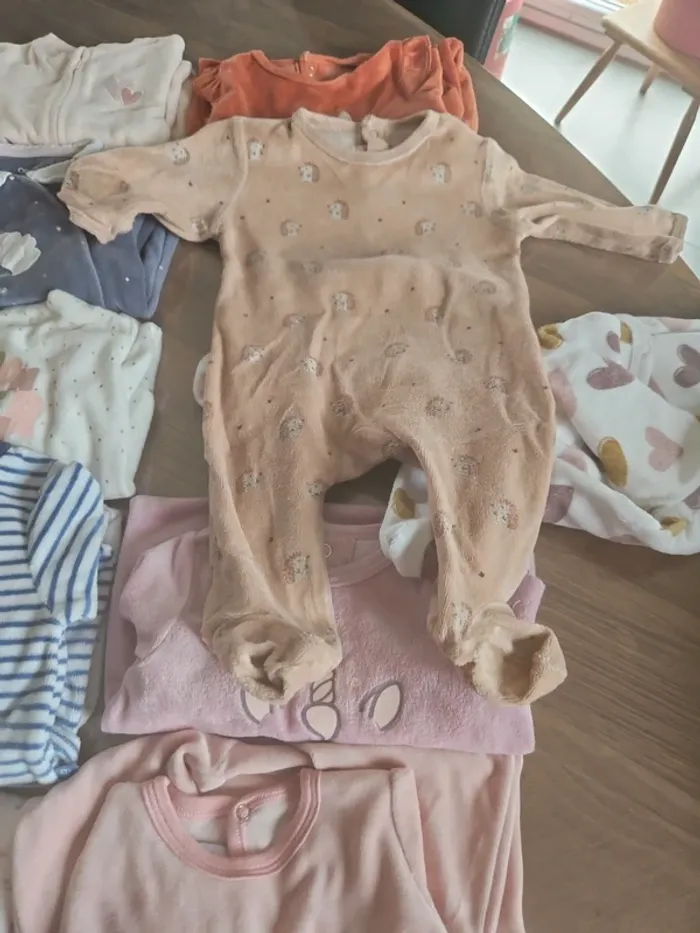 Lot de 11 pyjamas - photo numéro 3