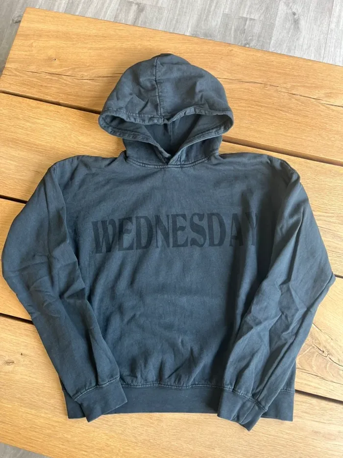 Sweat à capuche wednesday