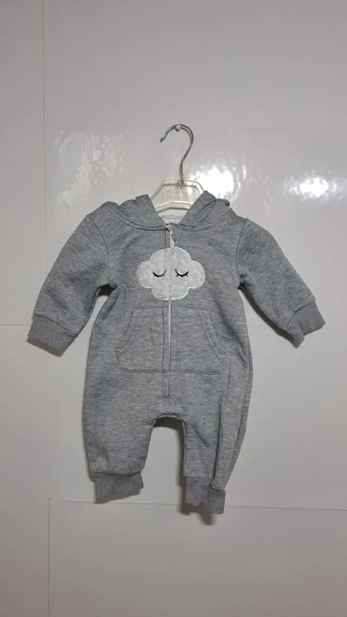 💚Combinaison bébé grise avec capuche – motif nuage – T. 1 mois - photo numéro 2