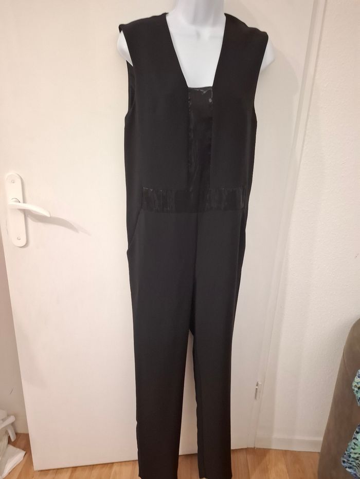 Combinaison cop copine taille 36 en très bon état - photo numéro 1