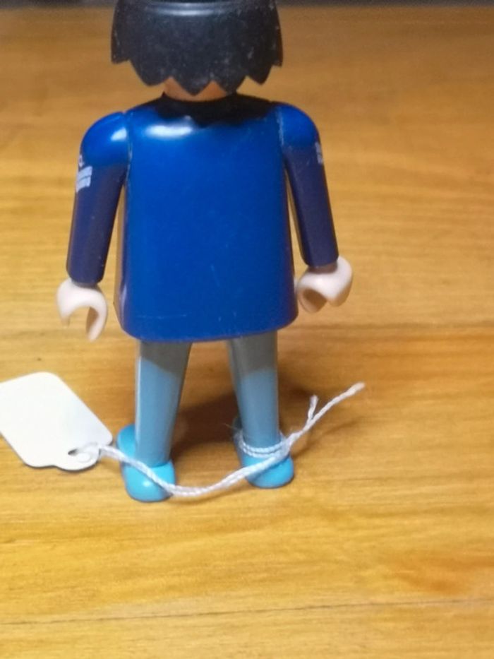 Figurine vintage Playmobil en bon état - photo numéro 3