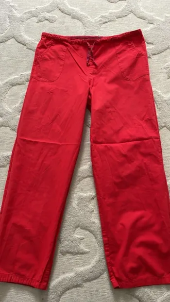 Pantalon rouge La Fiancée du Mékong – Taille 10A