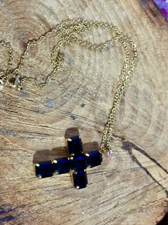 Collier réglable acier inoxydable or grosse croix pavé multi facettes noir - photo numéro 5