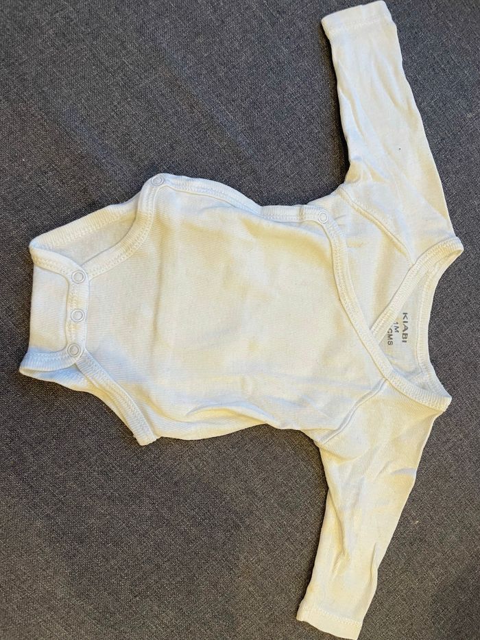 Lot de body 1 mois