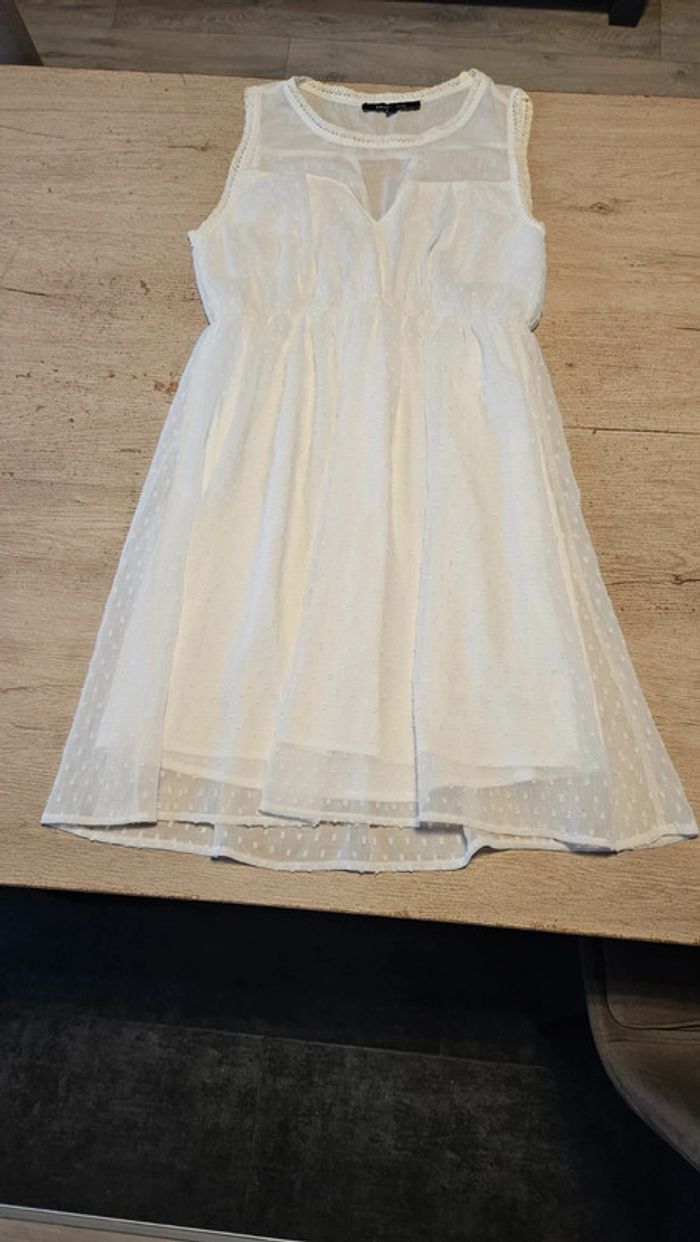Robe classique, légère, beige avec broderie et dentelle, Emoi by Emonite, 40, nickel