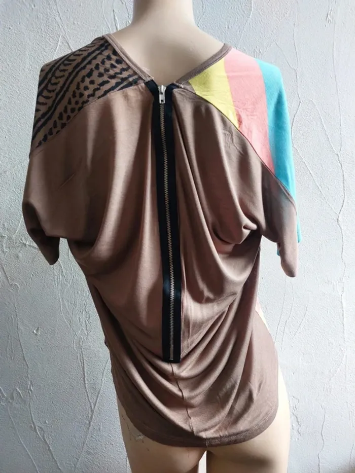 T-shirt coloré à motifs géométriques Taille S - photo numéro 5