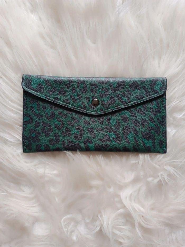 Pochette/ portefeuille vert motif léopard Neuf - photo numéro 2