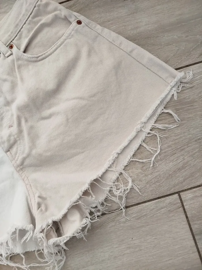 Short en jean bi-color Pull & Bear - photo numéro 2