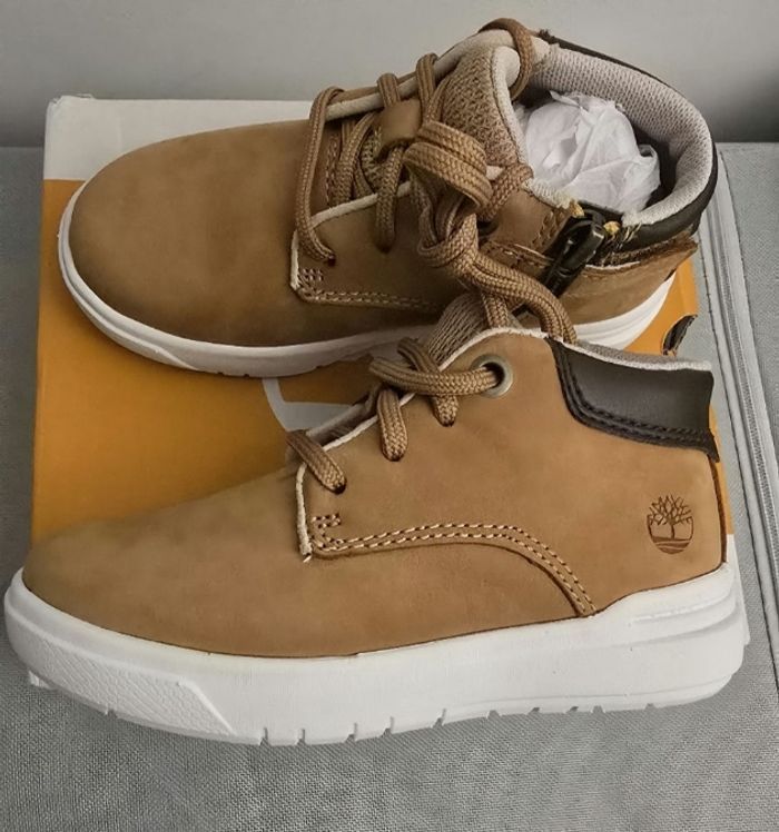NEUVES  (non portées) 🏷😍💙superbes  bottines TIMBERLAND  pointure 25 garçon (prix ferme) 🤎🤎🤩😍👌👌 - photo numéro 2