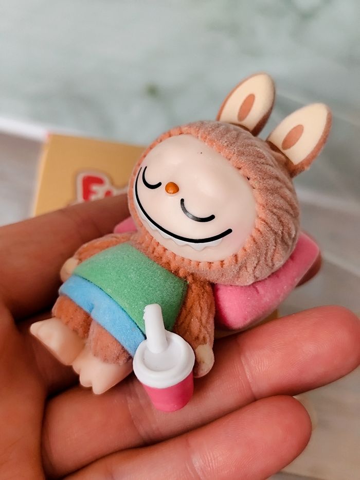 grosse figurine labubu fluffy marron - photo numéro 4