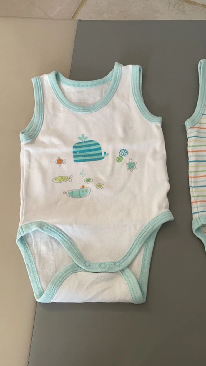 Lot bodies sans manche 3 mois - photo numéro 3