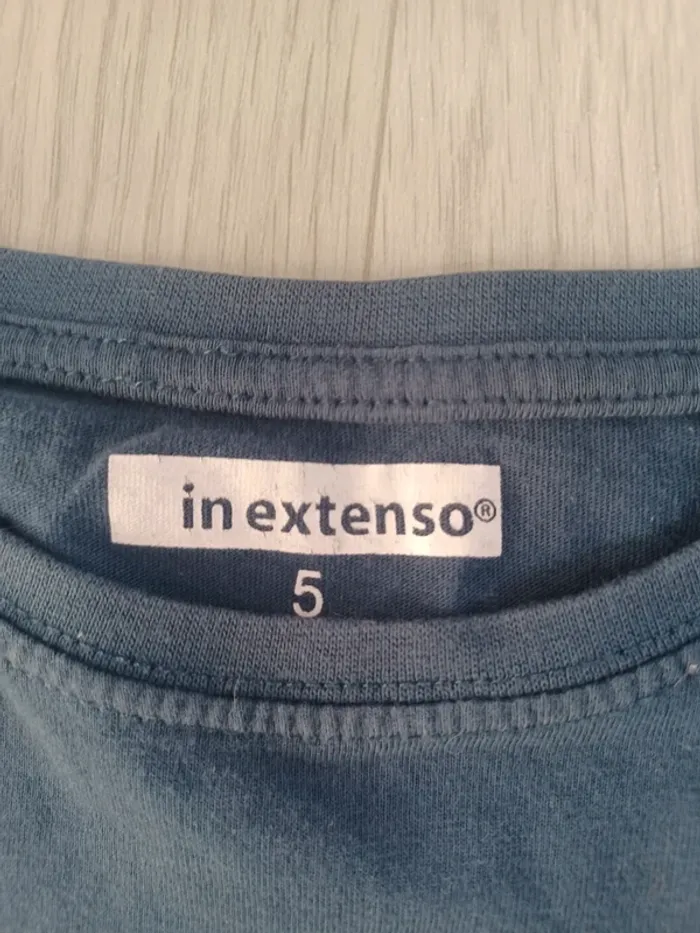 Lot t-shirt et 1 pull garçon 5 ans - photo numéro 10