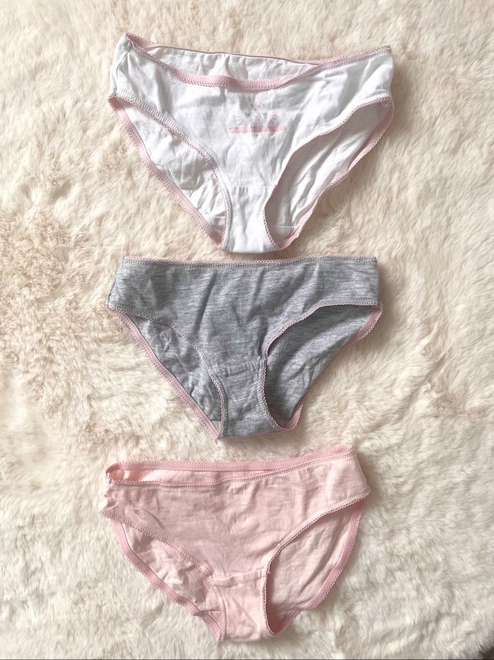 Lot de huit petites culottes 4-5ans - photo numéro 4