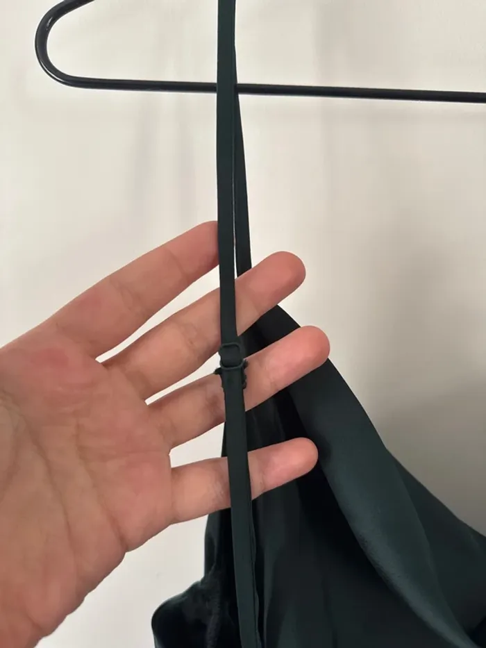 👗 👗 VILA - Robe longue effet satin à col bénitier - vert sapin- neuf avec étiquette - taille 40 - photo numéro 9