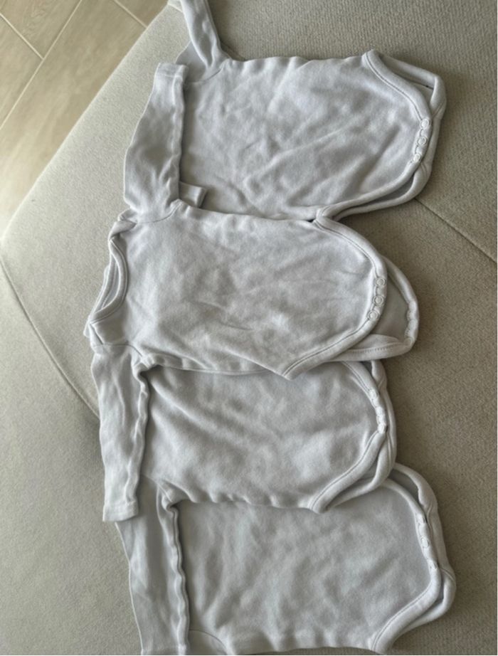Lot bodies 3 mois - photo numéro 3