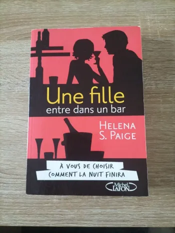 Une fille dans un bar