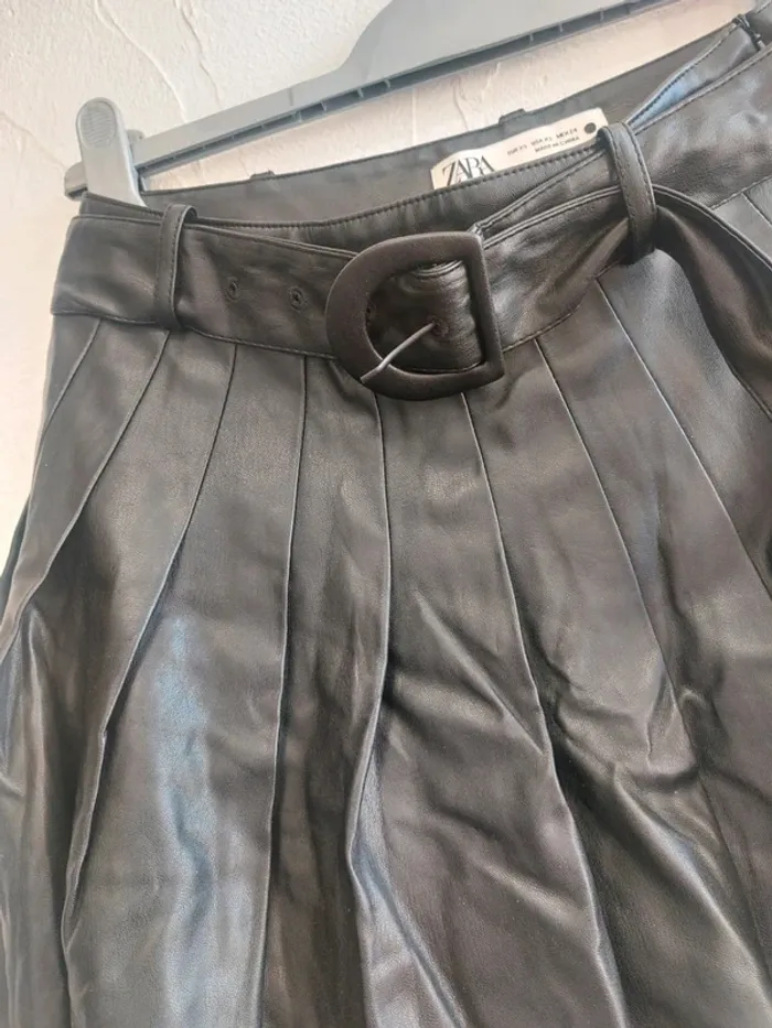 Jupe patineuse en similicuir Zara Taille XS - photo numéro 2
