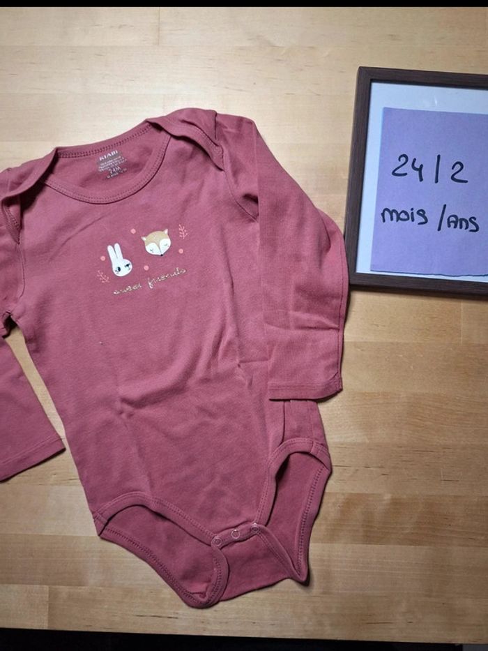 Bodies manches longues taille 24 mois marque Kiabi très bon état