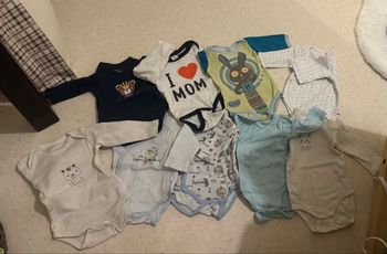 9 bodys 1 mois 