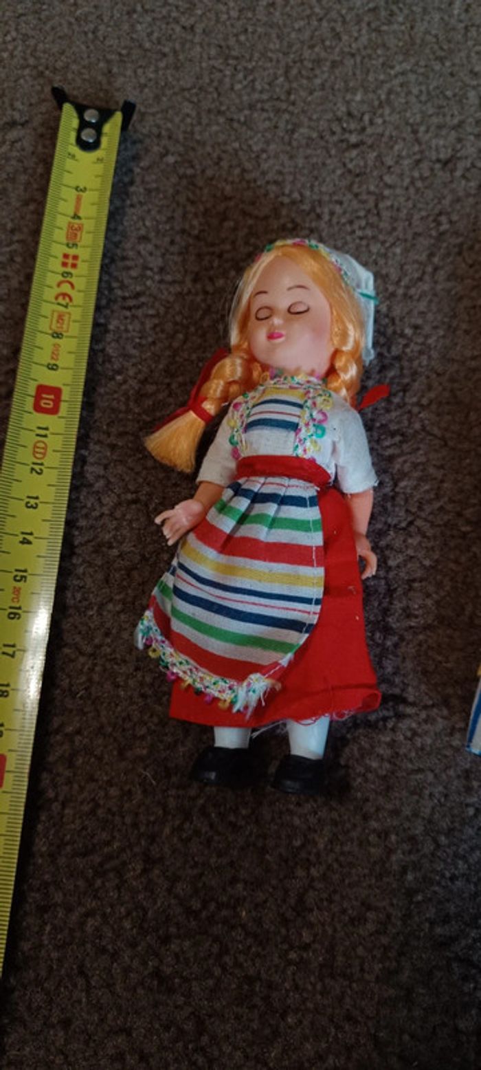 Lot 2 poupées du monde - photo numéro 5