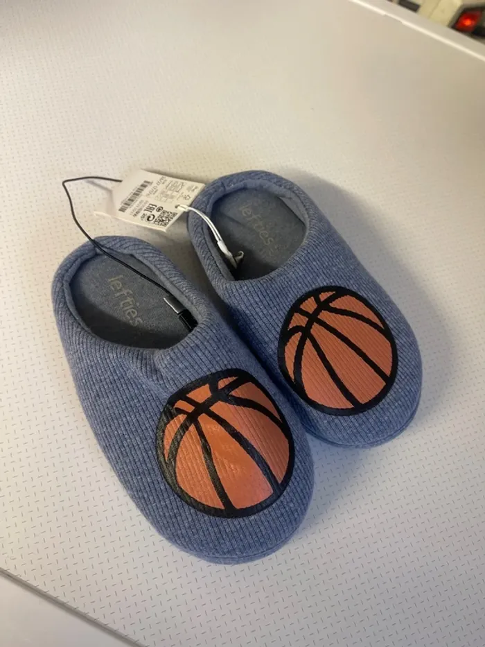 Chausson neuf taille 24/25